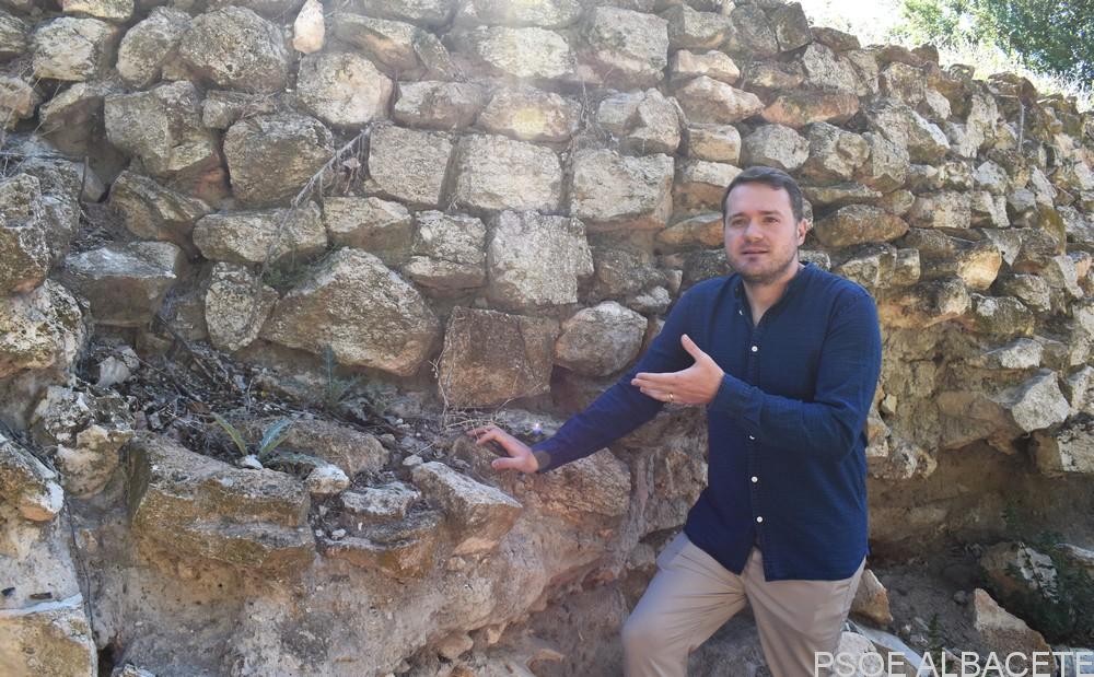 Martínez: “La falta de interés de Manuel Serrano en ‘El Acequión’ pone en riesgo el futuro del yacimiento arqueológico”