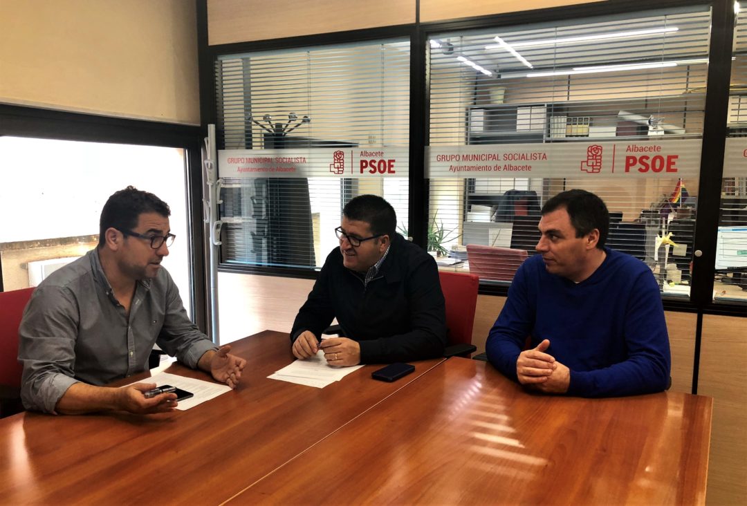 UGT Y PSOE LE PEDIRÁN AL GOBIERNO MUNICIPAL RECUPERAR EL 100% DE LAS 24.000 HORAS EN LAS QUE SE REDUJO EL SERVICIO DE LIMPIEZA Y MANTENIMIENTO DE LAS INSTALACIONES DEL IMD EN 2012