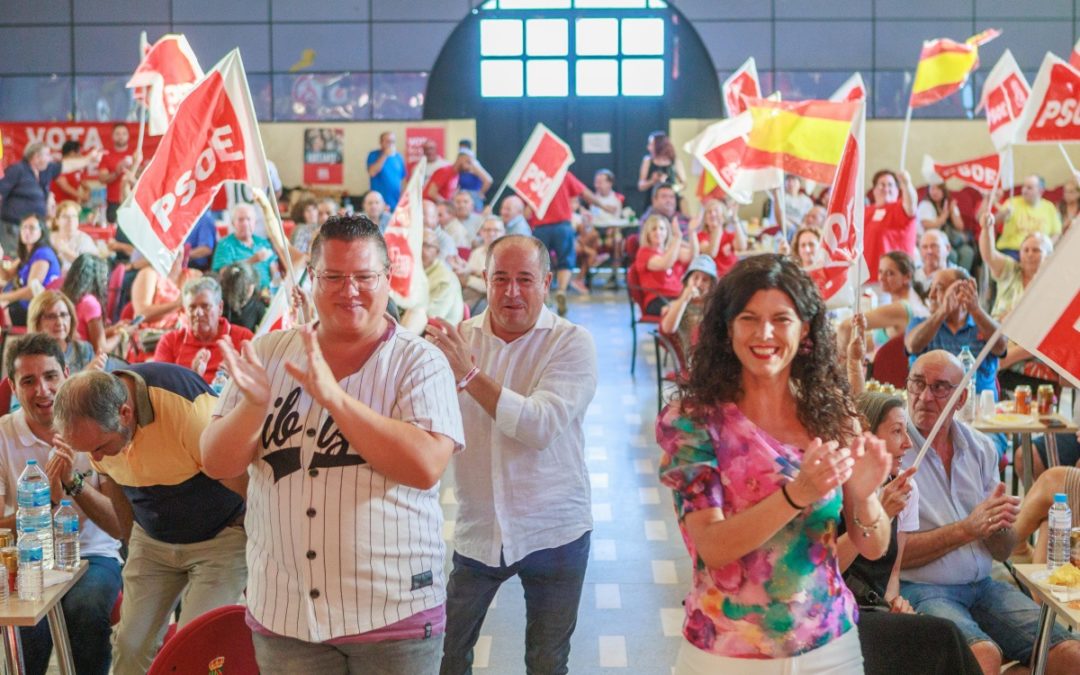 El secretario general del PSOE en Albacete, Santi Cabañero, agradeció en Casas Ibáñez el gran trabajo de campaña realizado por componentes de las listas y militantes