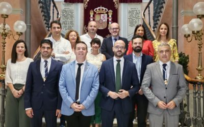 Valera acusa al PP de «envolverse en banderas»