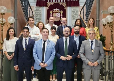 Valera acusa al PP de «envolverse en banderas»