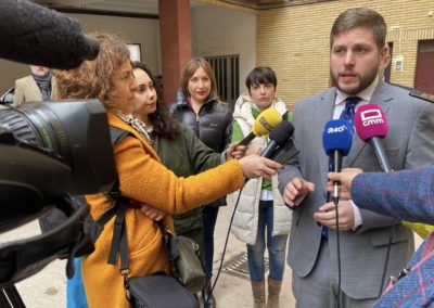 ACOMPAÑAMOS AL CONSEJERO DE FOMENTO VISITA LAS OBRAS DE ACCESIBILIDAD QUE SE HA LLEVADO A CABO EN UN GRUPO DE VIVIENDAS DE PROMOCIÓN PÚBLICA EN ALBACETE