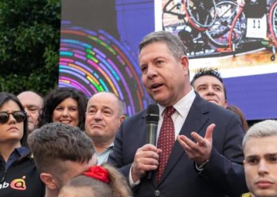 El Presidente de Castilla-La Mancha, Emiliano García Page se ha desplazado hasta la capital para felicitar al BSR AMIAB Albacete por la conquista de su tercera Copa de Europa