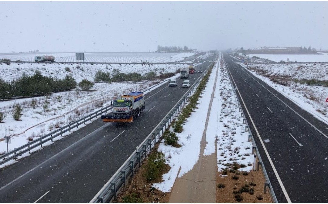 Emilio Sáez valora la inversión de 8,44 millones de euros para mejorar el estado de conservación y la seguridad de 132,2 kilómetros de carreteras en la provincia de Albacete