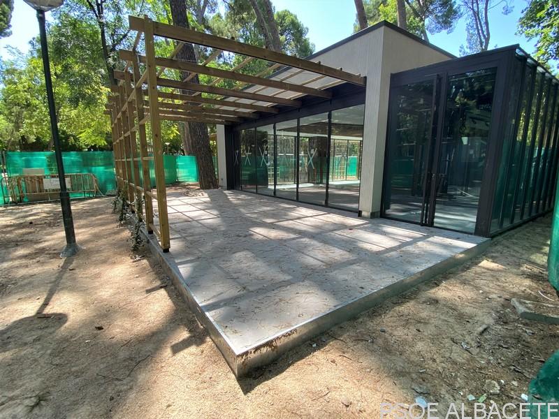 El caos en la coordinación de obras y proyectos de Manuel Serrano impide disfrutar este verano del refrescante del Parque