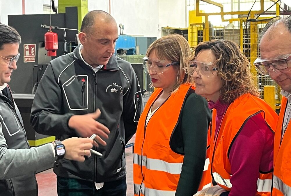 Amparo Torres destaca el valor añadido que aporta la especialización industrial a la economía local