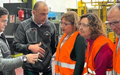 Amparo Torres destaca el valor añadido que aporta la especialización industrial a la economía local