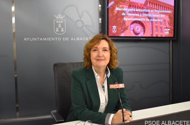 El Grupo Socialista propone actualizar el Reglamento de Honores y Distinciones del Ayuntamiento de Albacete para reforzar la memoria institucional y la transparencia