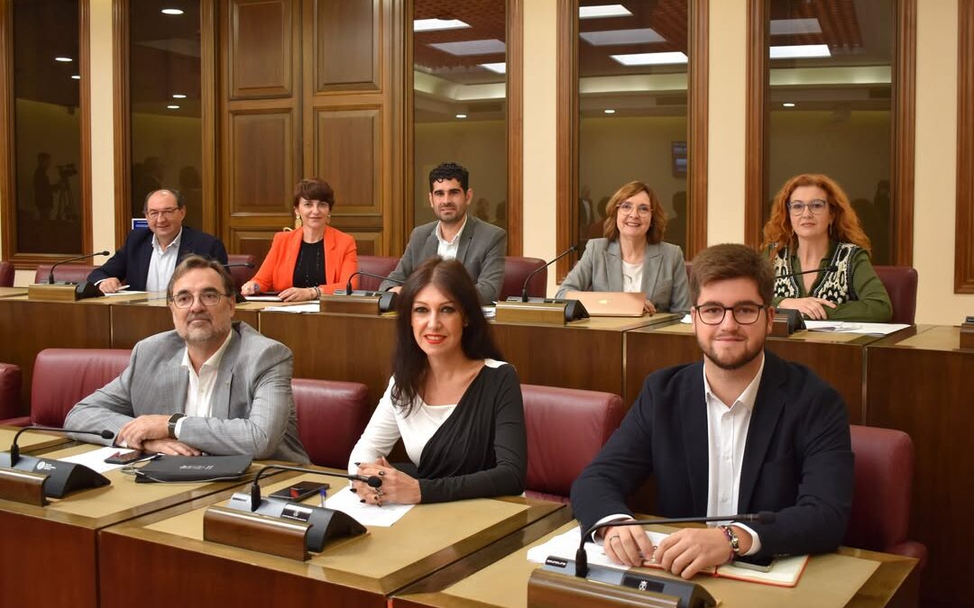 El alcalde se olvida de su compromiso electoral de crear un espacio peatonal entre la Catedral y el Museo de la Cuchillería para culminar el Plan de Movilidad Urbana