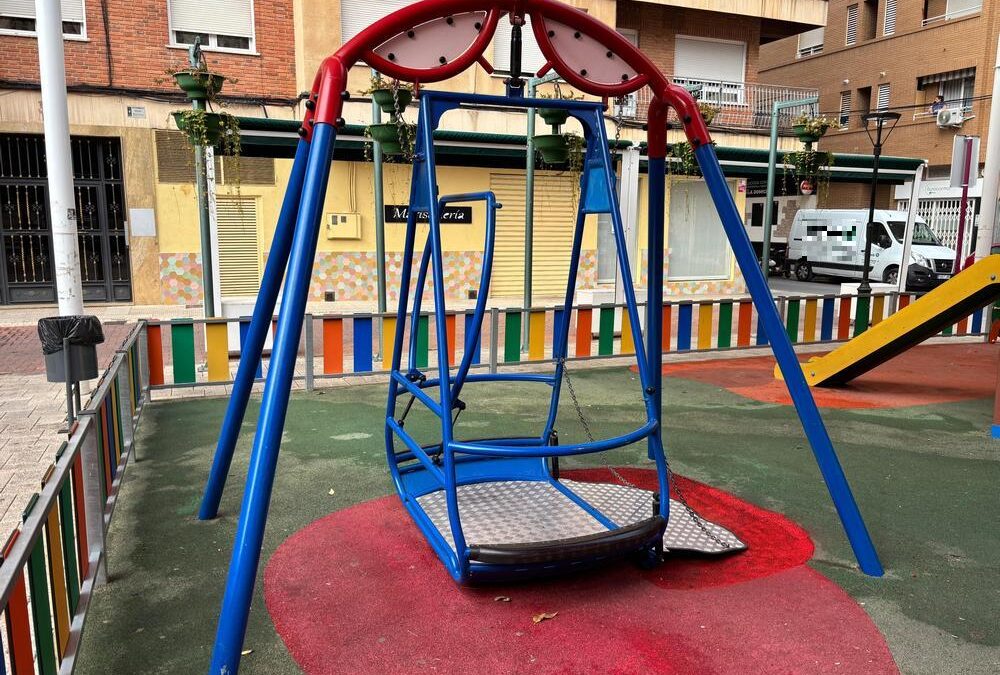 El PSOE exige una rectificación al PP tras reponer el balancín inclusivo de Franciscanos “igual que estaba”