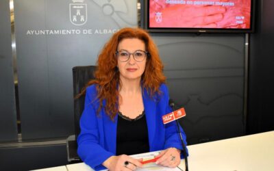 El PSOE denuncia la “hipocresía” de Manuel Serrano, que “se hace la foto” con las personas mayores mientras “guarda en un cajón” la Estrategia contra la Soledad No Deseada
