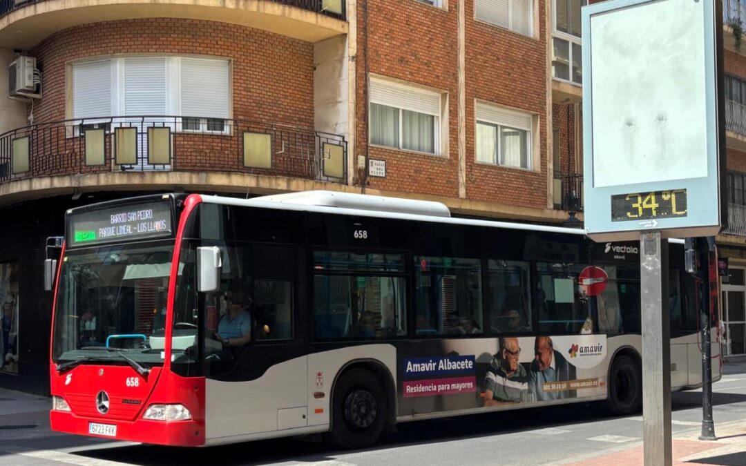 El Grupo Municipal Socialista denuncia el calvario que padecen quienes utilizan el autobús ante la ola de calor